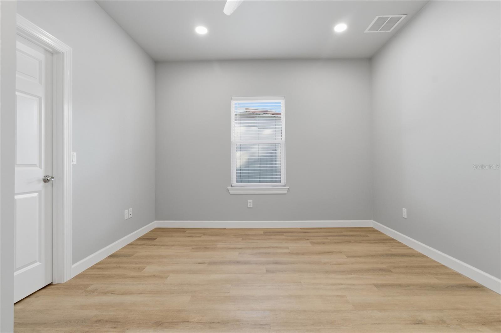 Image 40 of 55 For 494 39th Avenue N