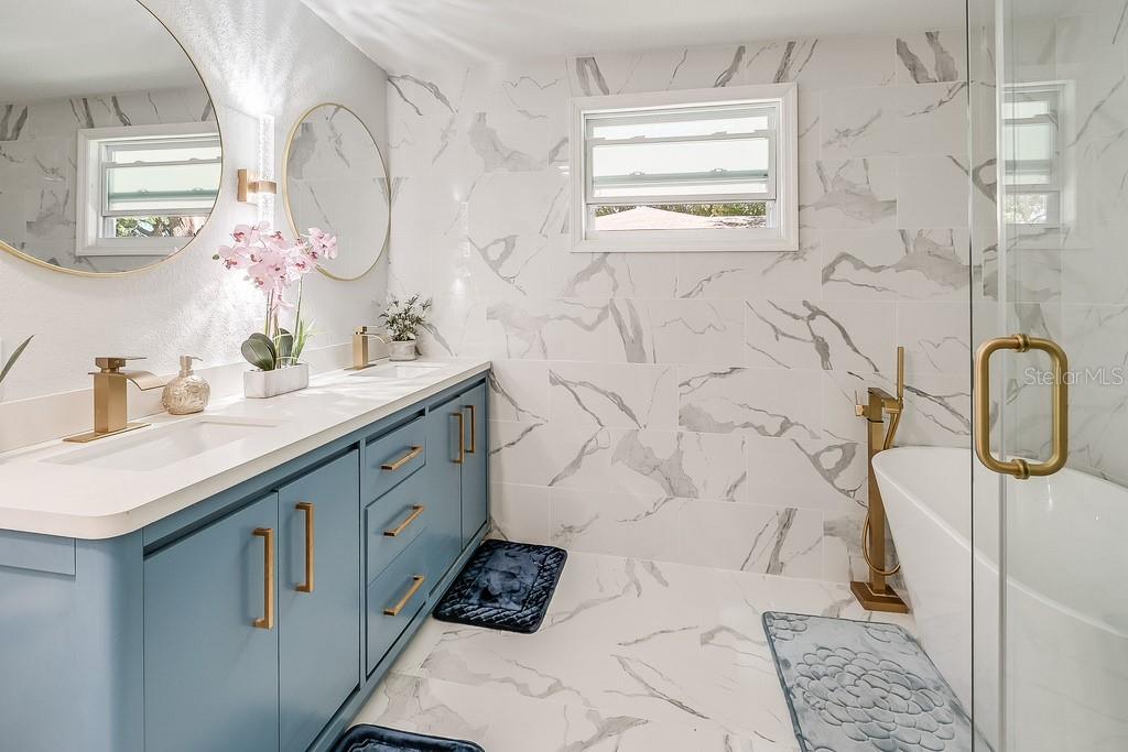 Listing photo id 9 for 1826 Country Club Road N