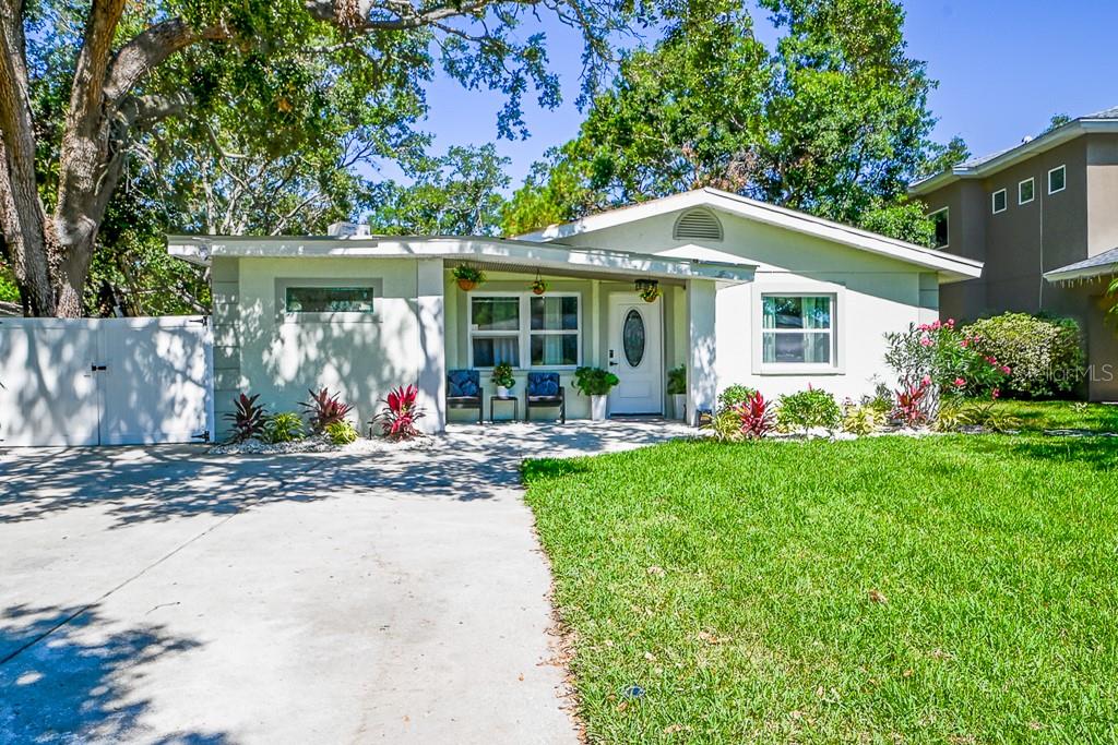 Listing photo id 15 for 1826 Country Club Road N