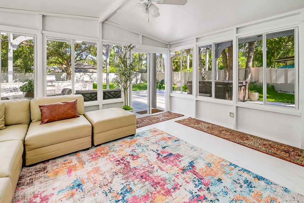 Listing photo id 22 for 1826 Country Club Road N