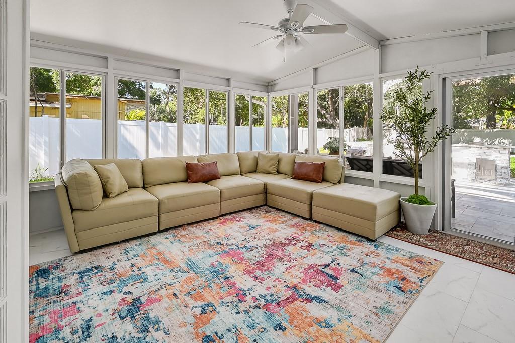 Listing photo id 23 for 1826 Country Club Road N