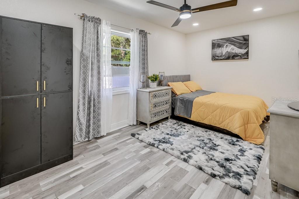 Listing photo id 26 for 1826 Country Club Road N