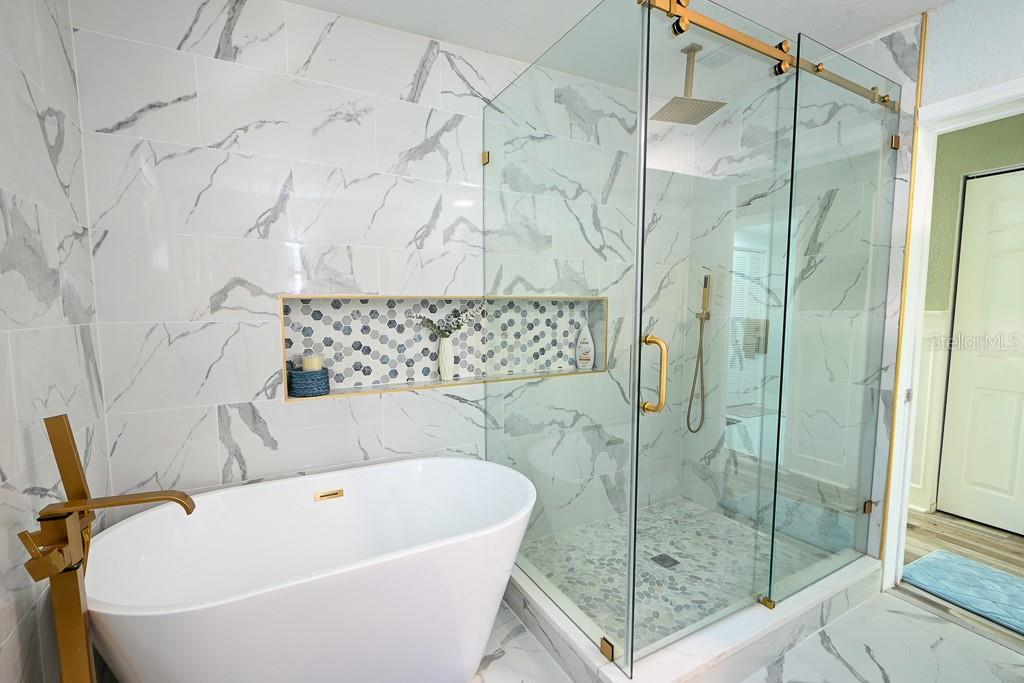 Listing photo id 28 for 1826 Country Club Road N