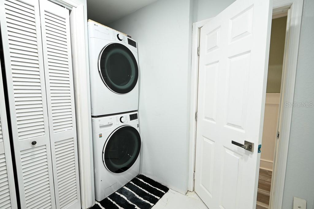 Listing photo id 29 for 1826 Country Club Road N