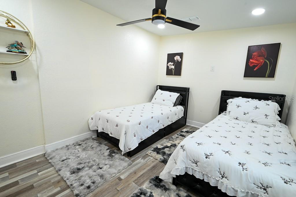 Listing photo id 30 for 1826 Country Club Road N