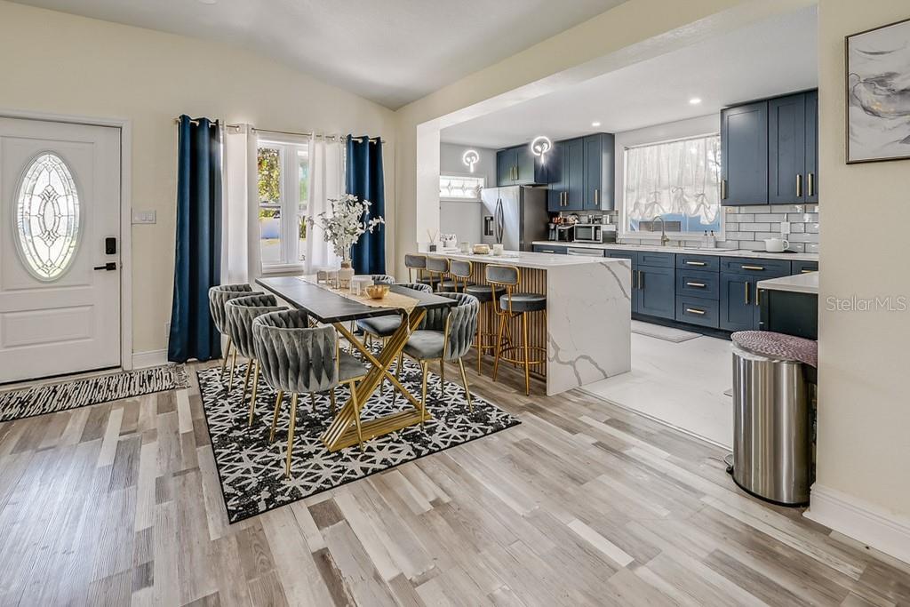 Listing photo id 2 for 1826 Country Club Road N