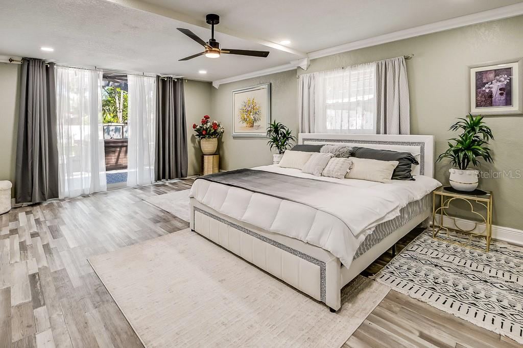 Listing photo id 6 for 1826 Country Club Road N