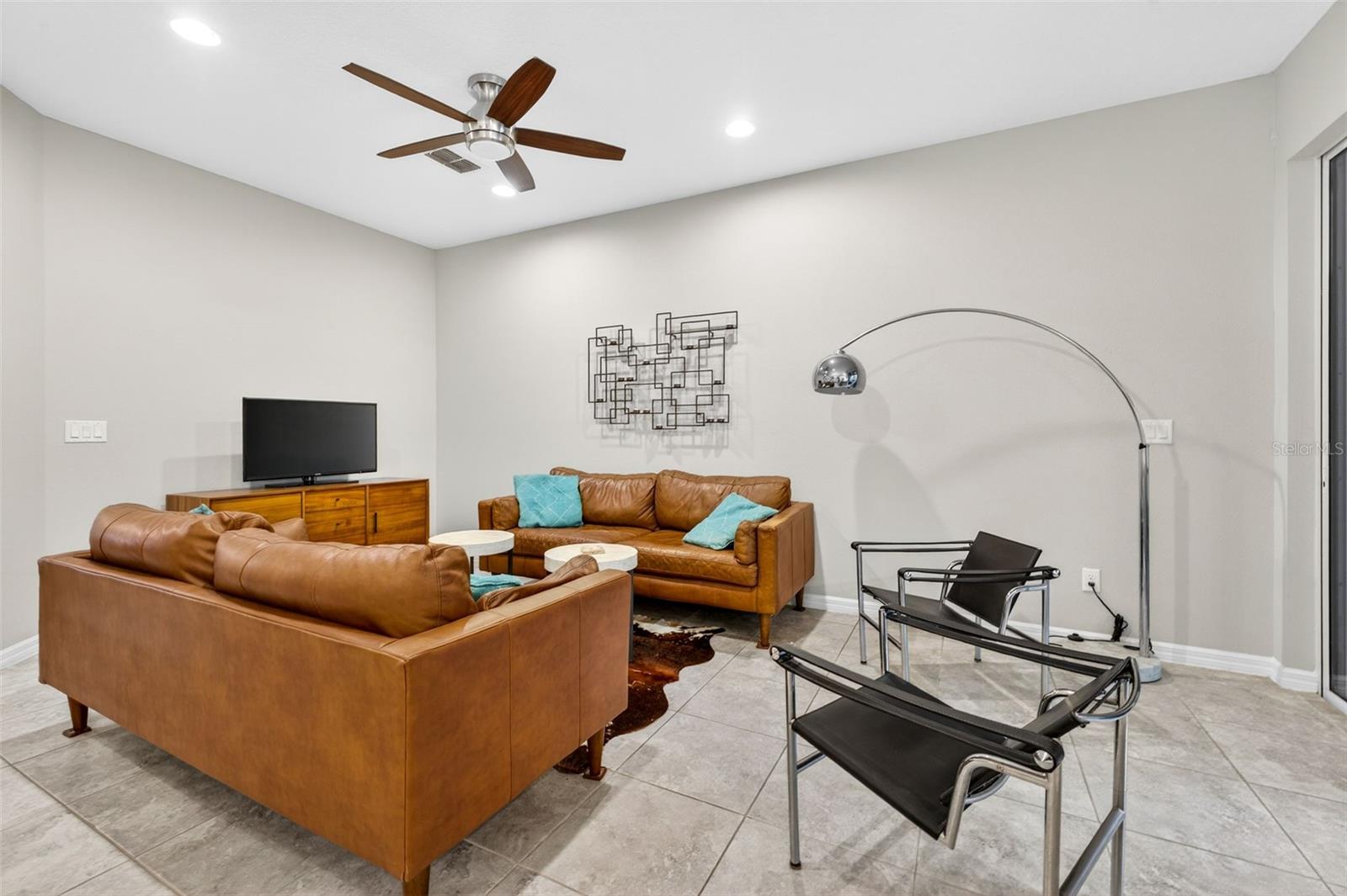 Image 8 of 46 For 904 Vineyard Lane