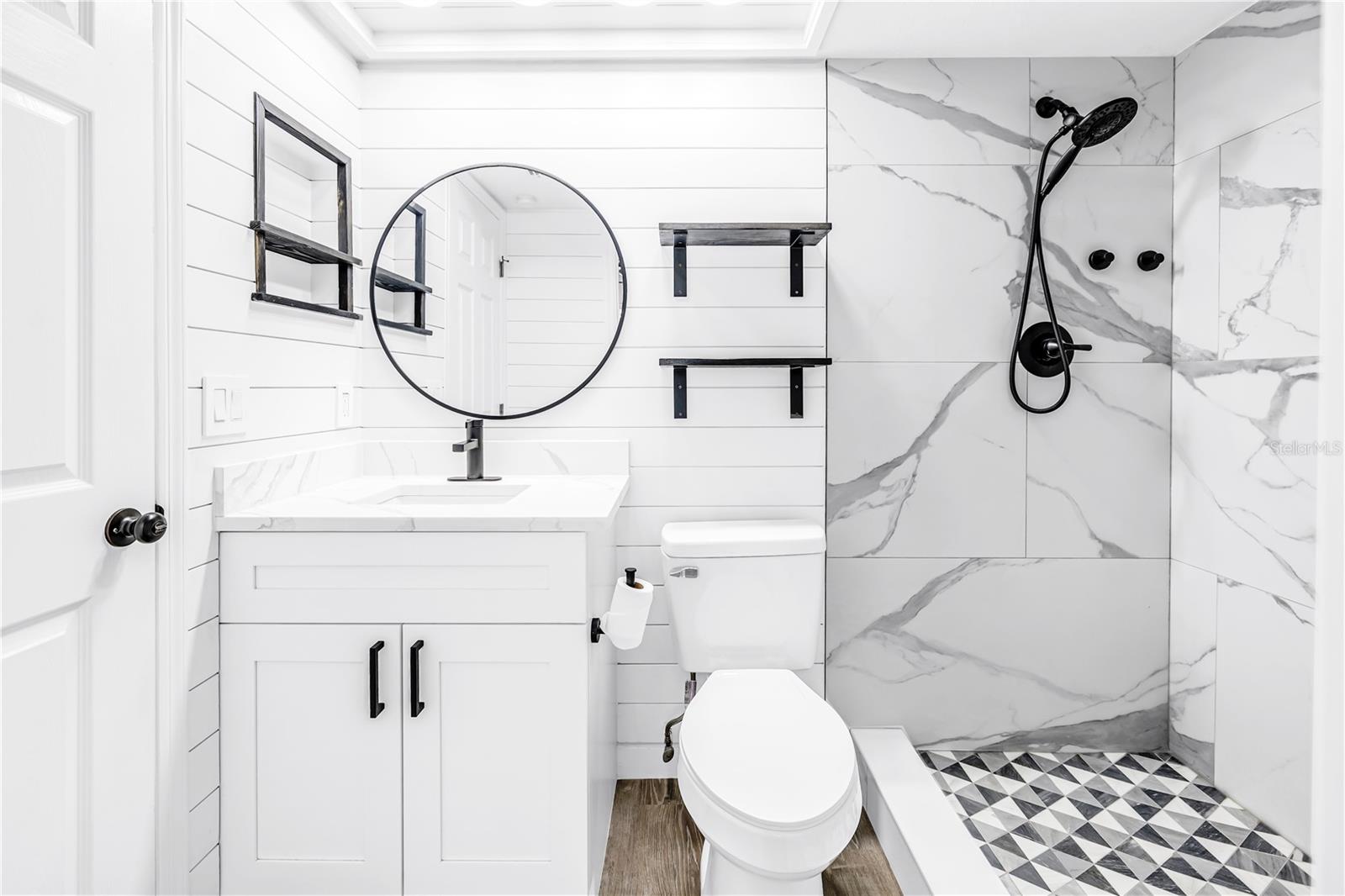 Image 21 of 63 For 9613 Tara Cay Court