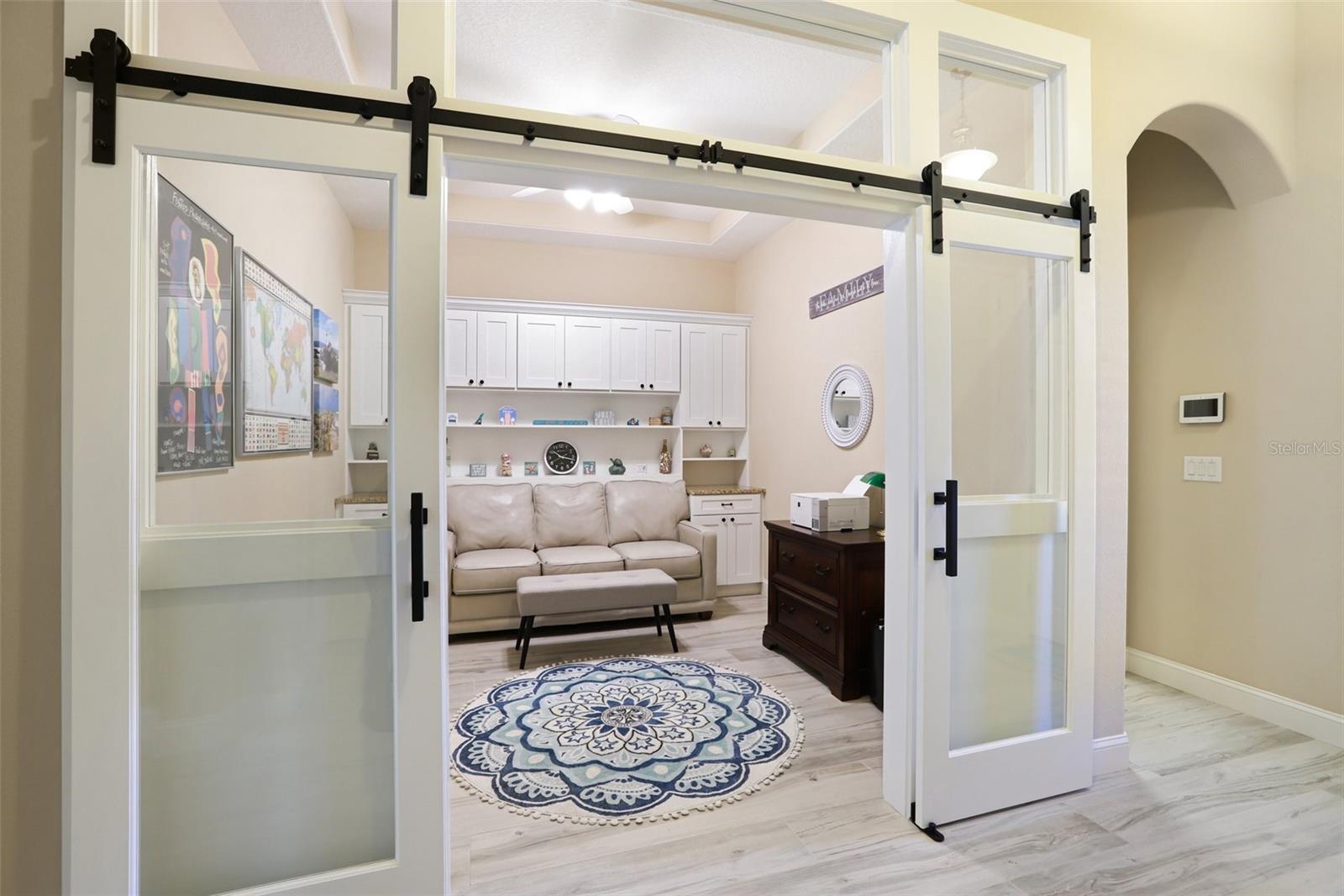 Image 14 of 36 For 2916 Devonoak Boulevard