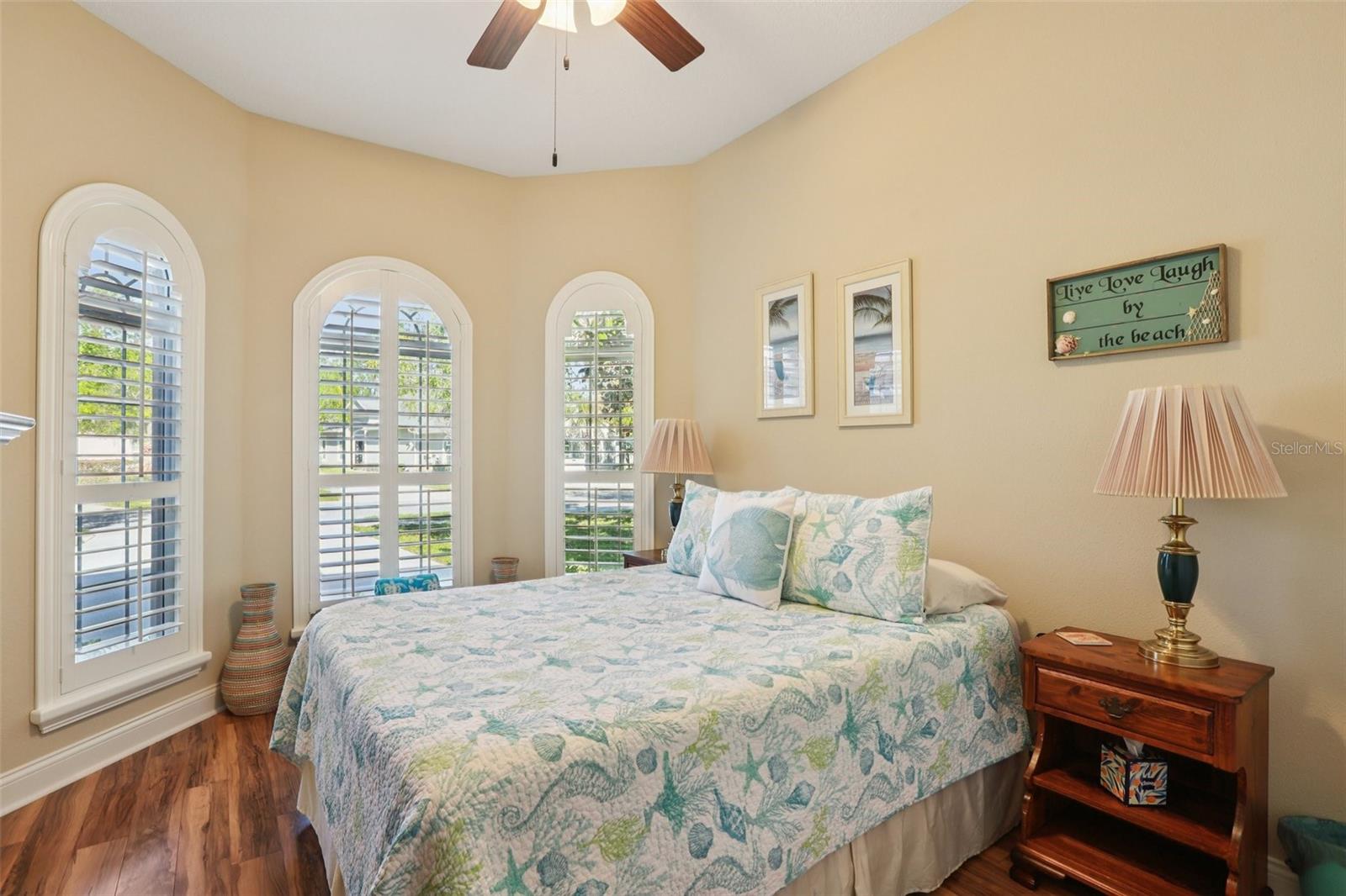 Image 21 of 36 For 2916 Devonoak Boulevard