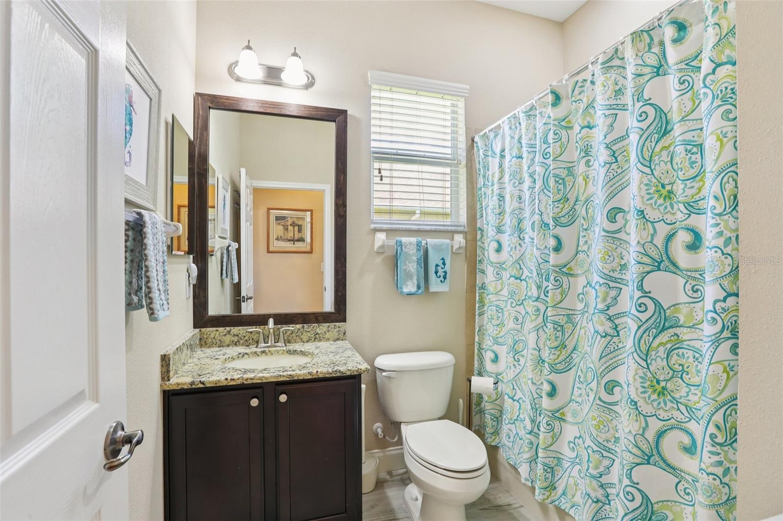 Image 23 of 36 For 2916 Devonoak Boulevard