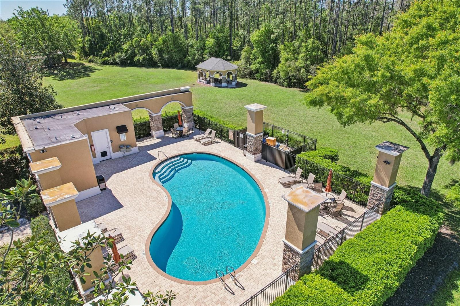 Image 33 of 36 For 2916 Devonoak Boulevard