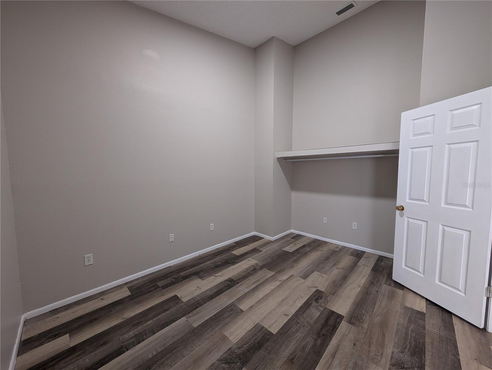 Image 18 of 23 For 414 Kensington Lake Circle