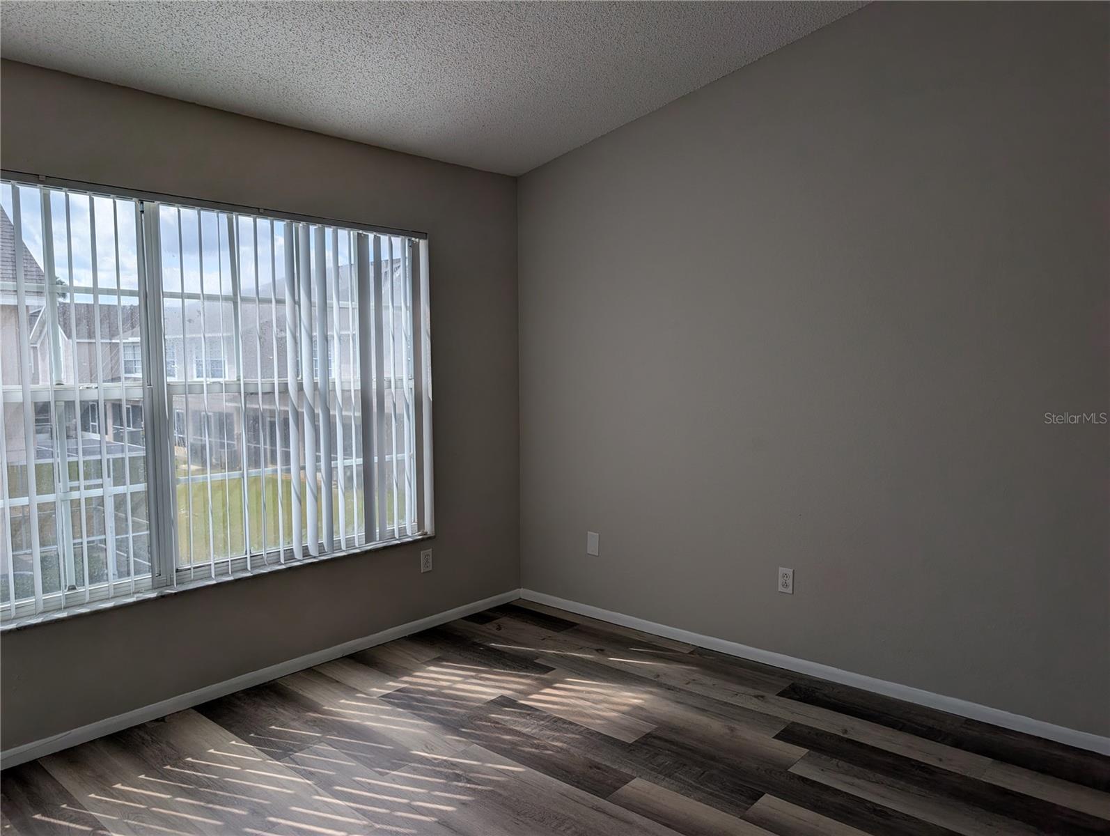 Image 19 of 23 For 414 Kensington Lake Circle