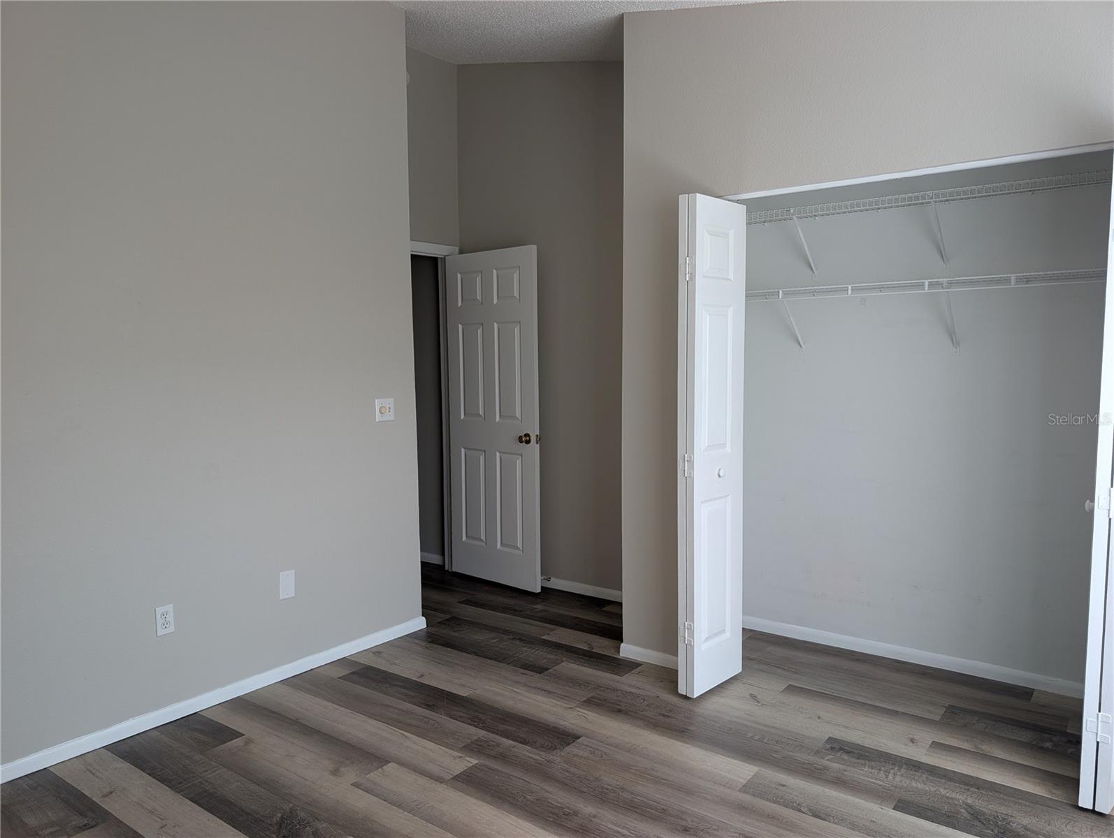 Image 21 of 23 For 414 Kensington Lake Circle