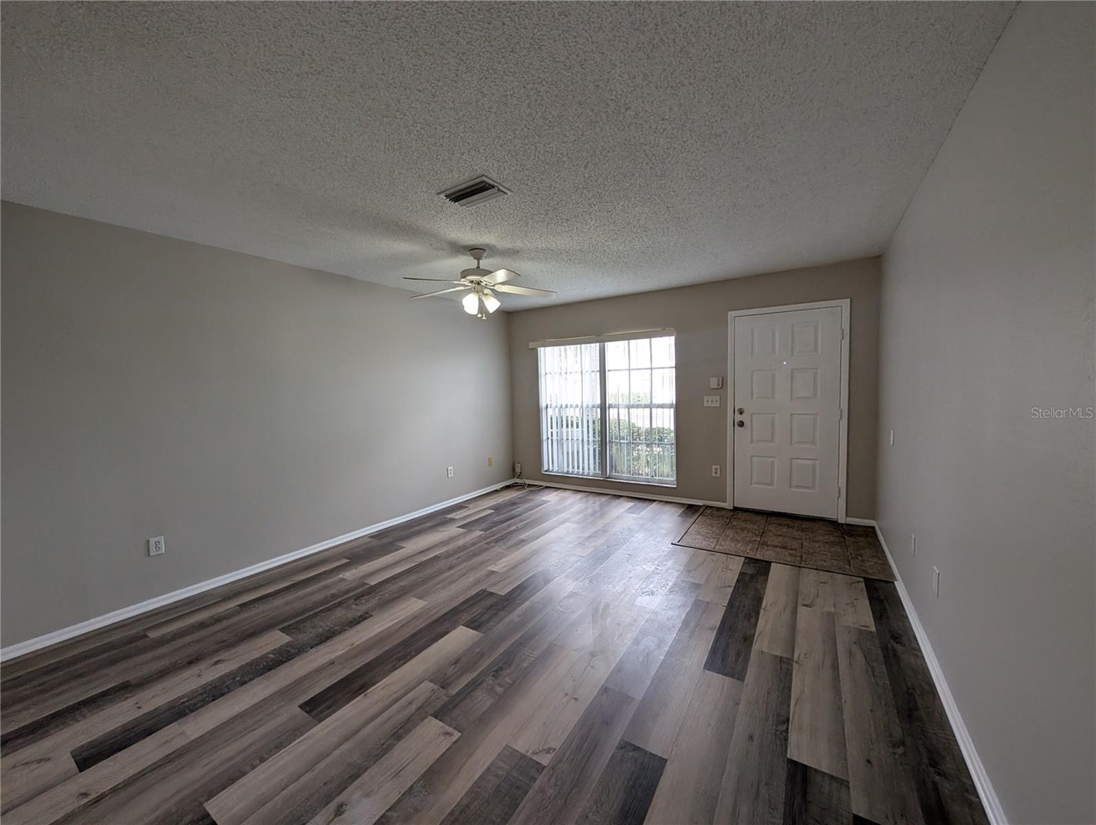 Image 3 of 23 For 414 Kensington Lake Circle