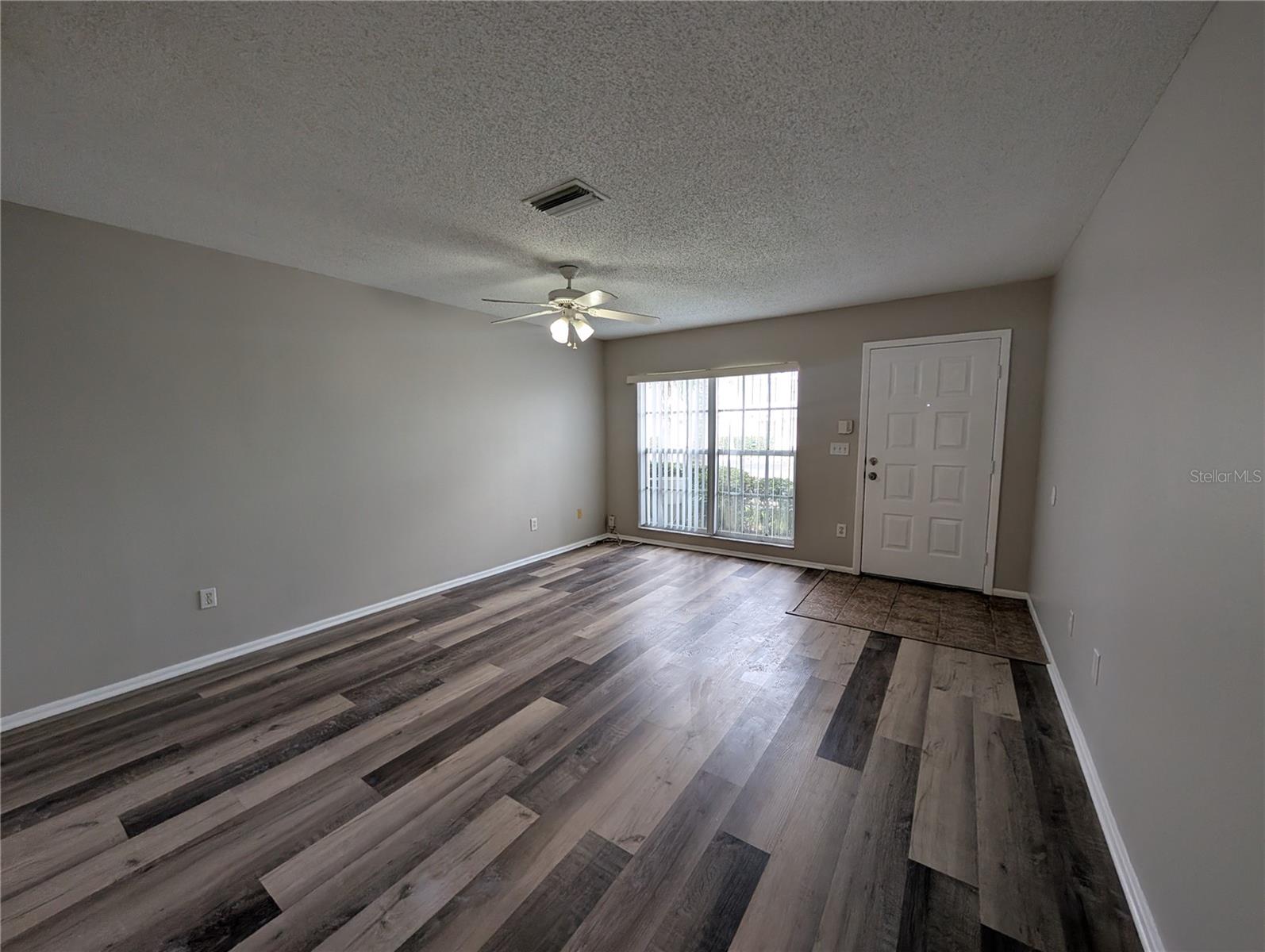 Image 4 of 23 For 414 Kensington Lake Circle