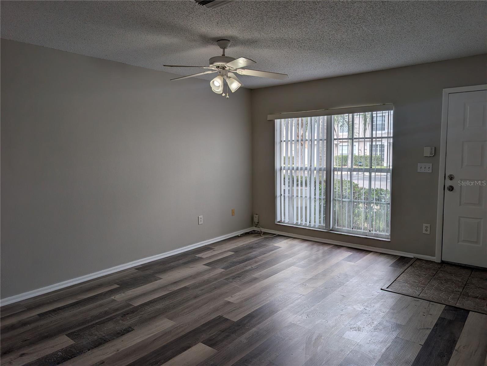 Image 5 of 23 For 414 Kensington Lake Circle