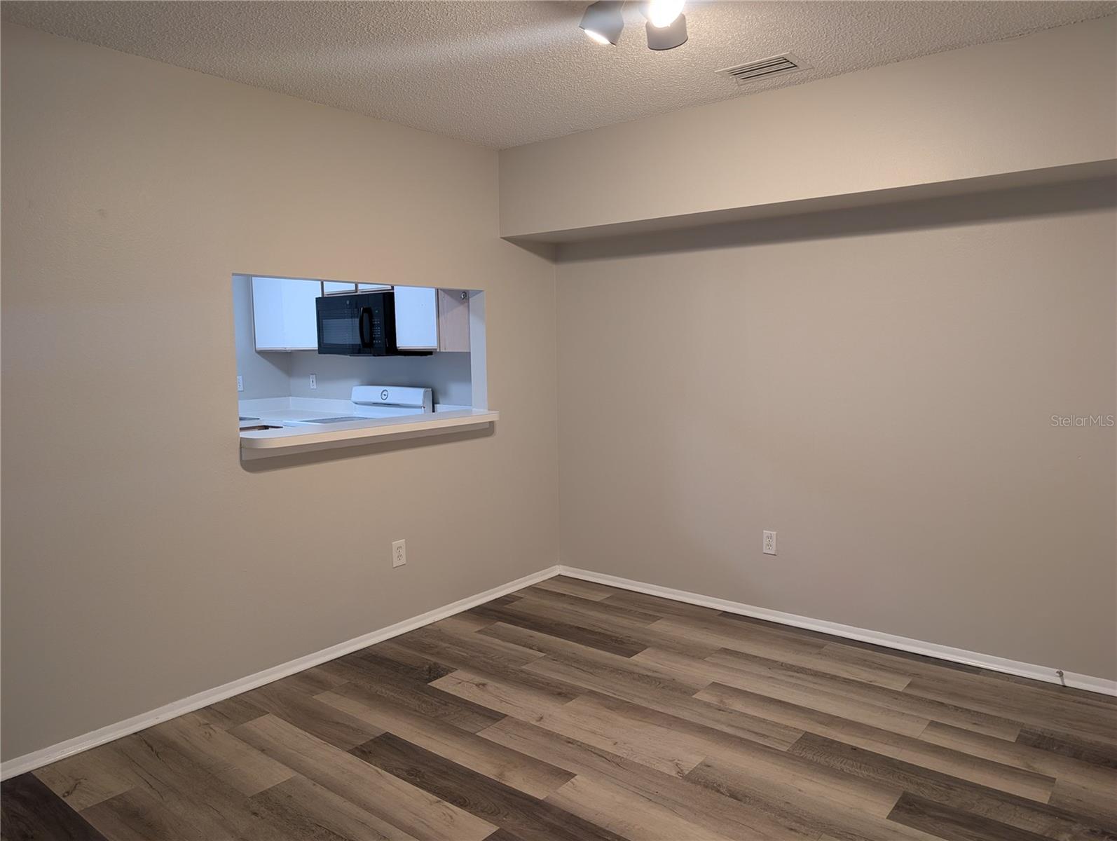 Image 7 of 23 For 414 Kensington Lake Circle