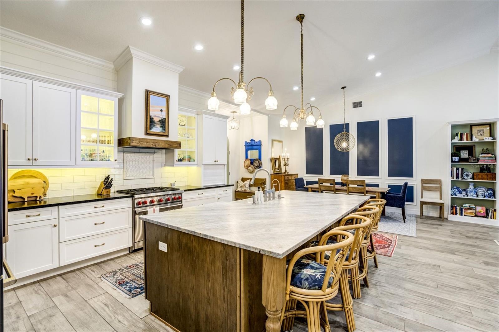 Listing photo id 8 for 1792 Overbrook Avenue