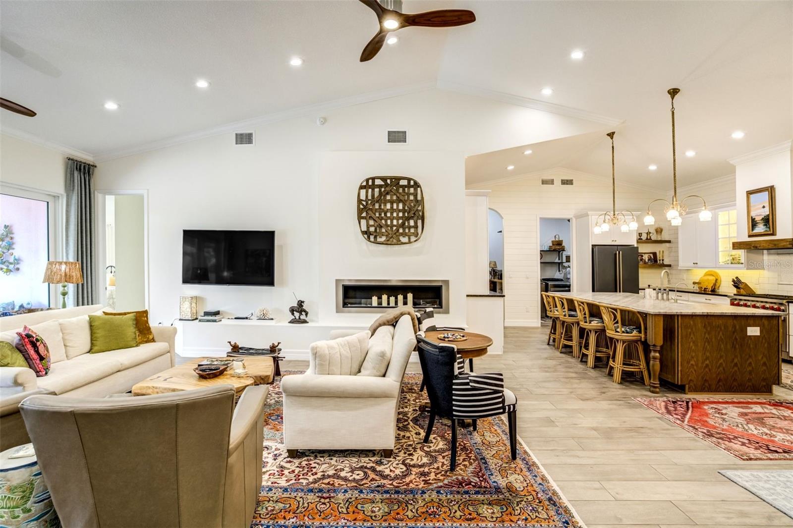 Listing photo id 12 for 1792 Overbrook Avenue