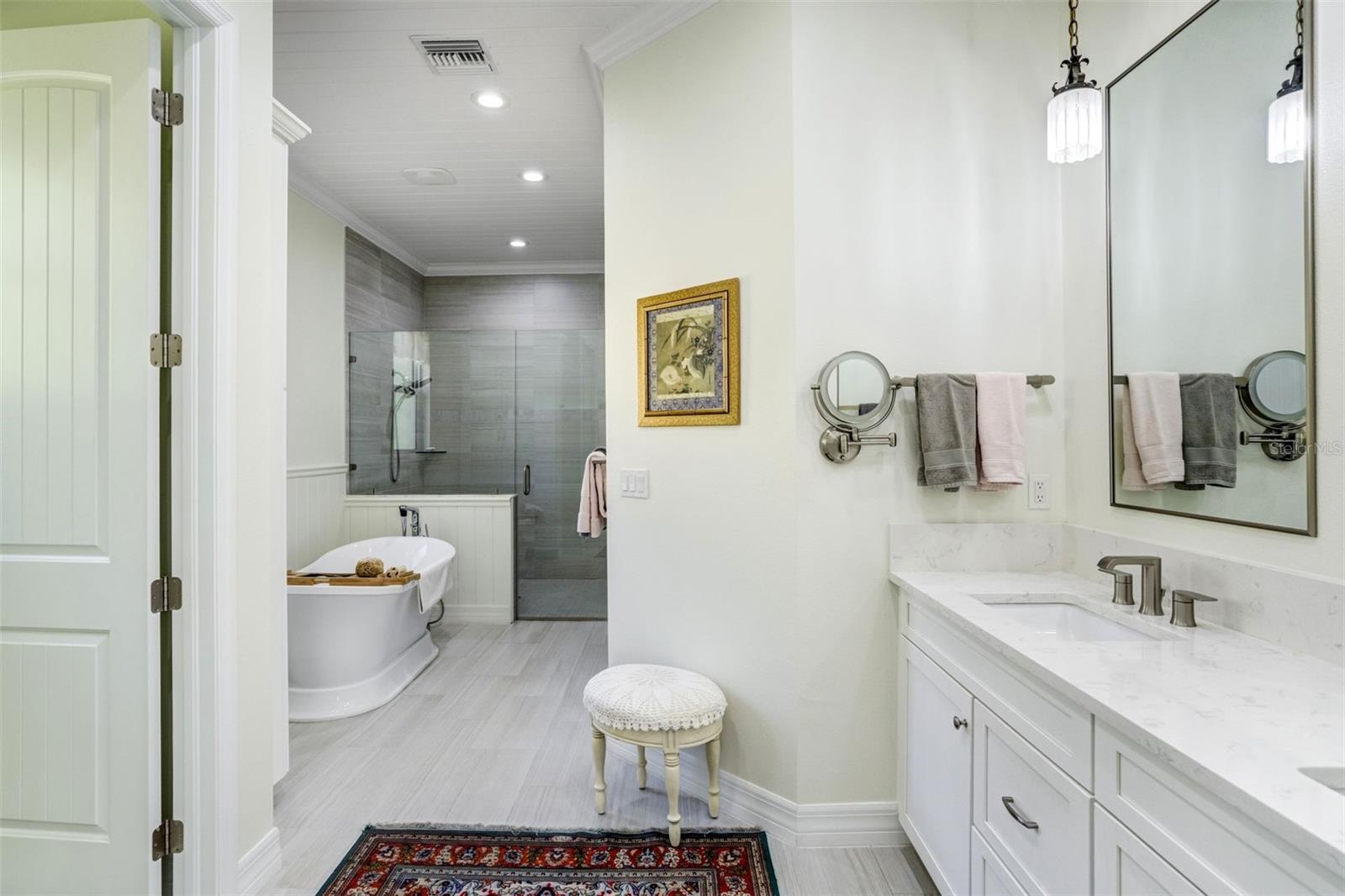 Listing photo id 15 for 1792 Overbrook Avenue