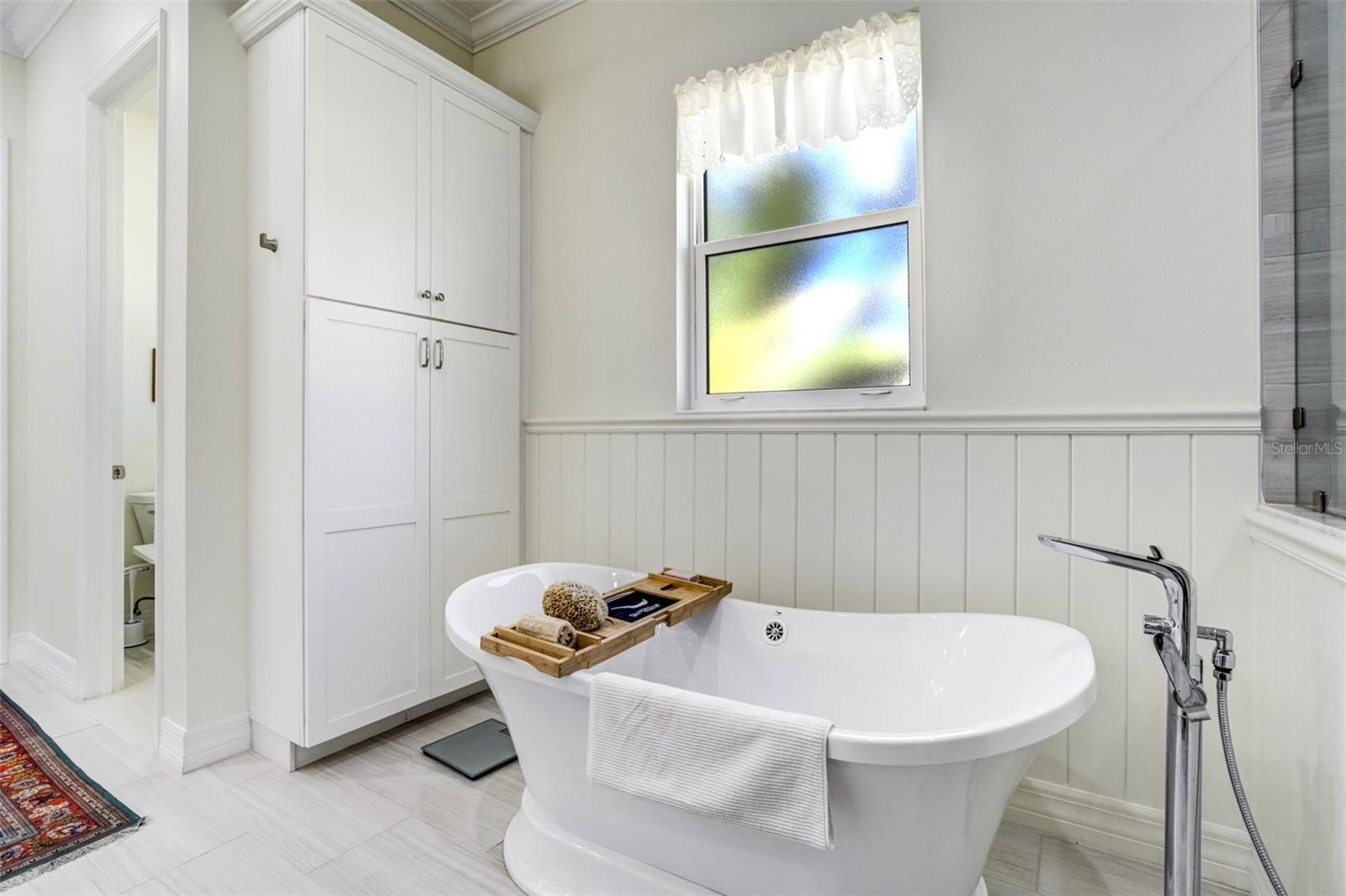 Listing photo id 17 for 1792 Overbrook Avenue