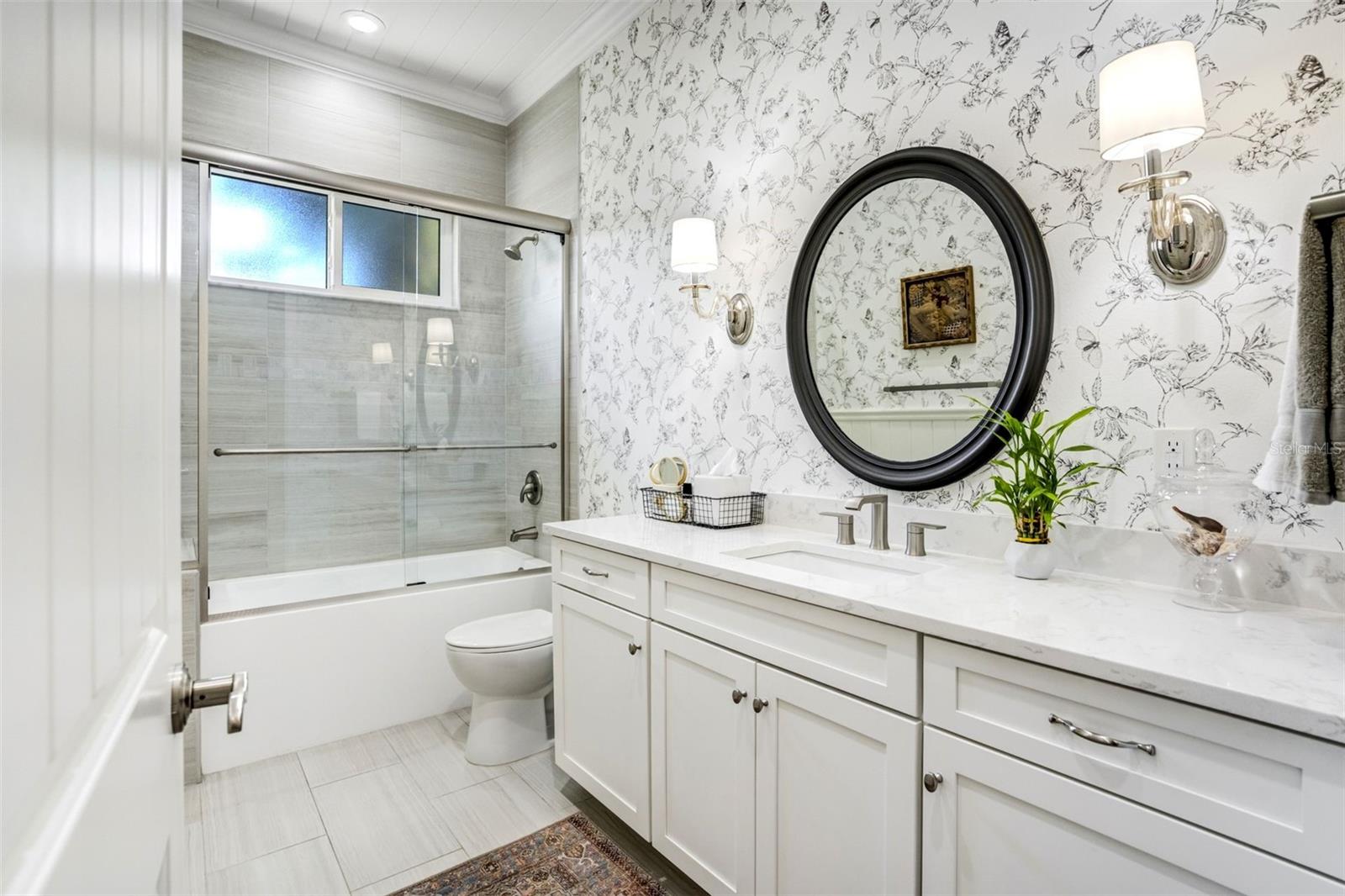 Listing photo id 21 for 1792 Overbrook Avenue