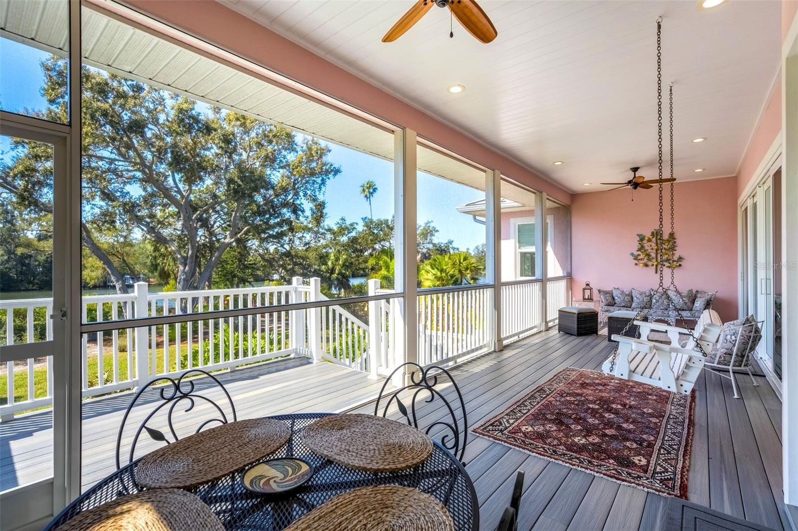 Listing photo id 23 for 1792 Overbrook Avenue