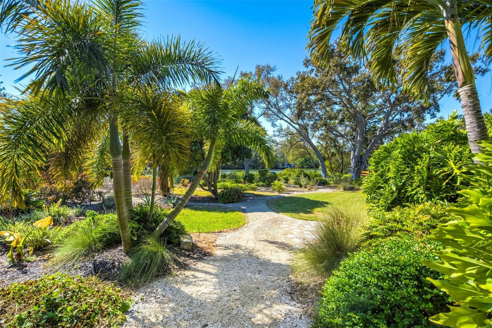 Listing photo id 27 for 1792 Overbrook Avenue