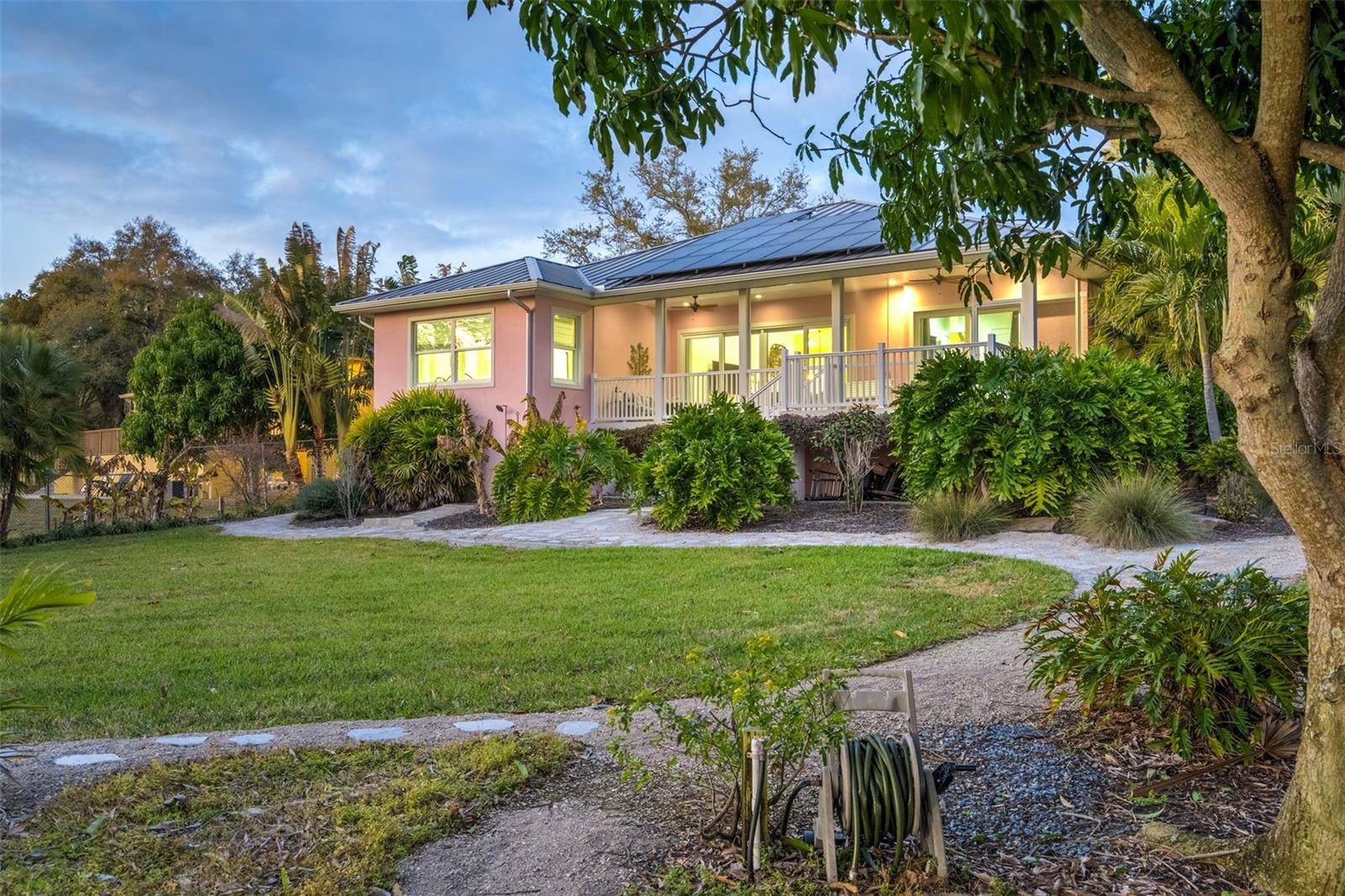 Listing photo id 28 for 1792 Overbrook Avenue