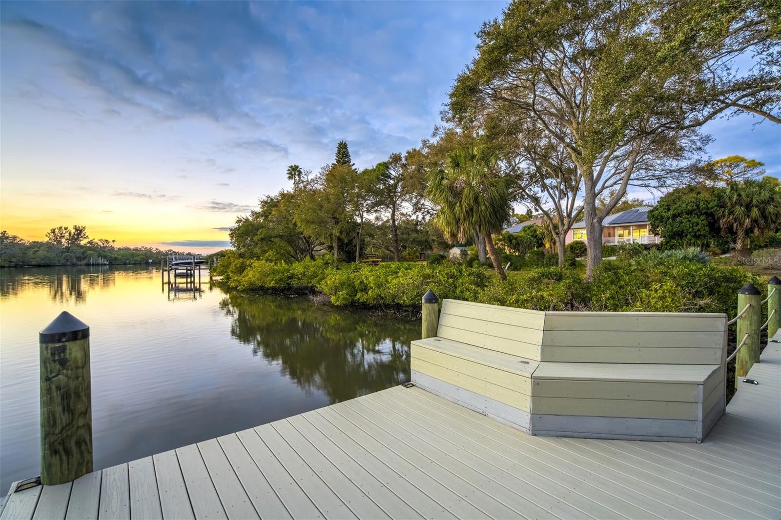 Listing photo id 31 for 1792 Overbrook Avenue