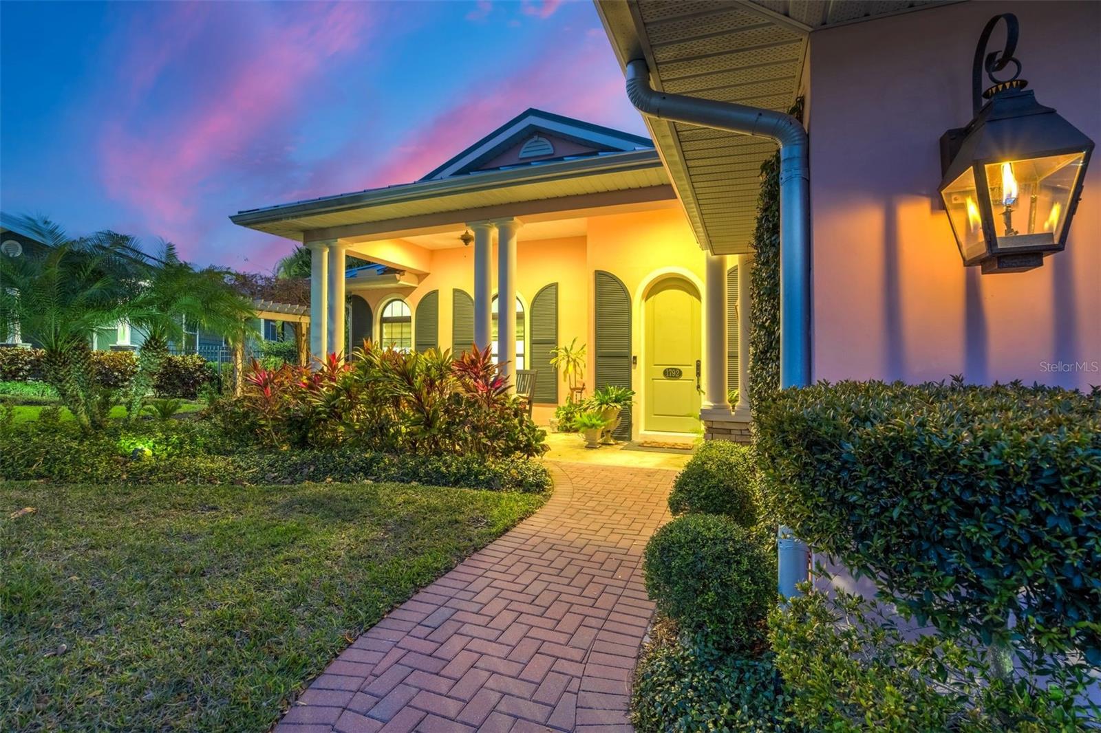 Listing photo id 34 for 1792 Overbrook Avenue