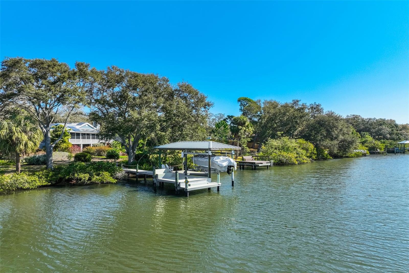 Listing photo id 2 for 1792 Overbrook Avenue