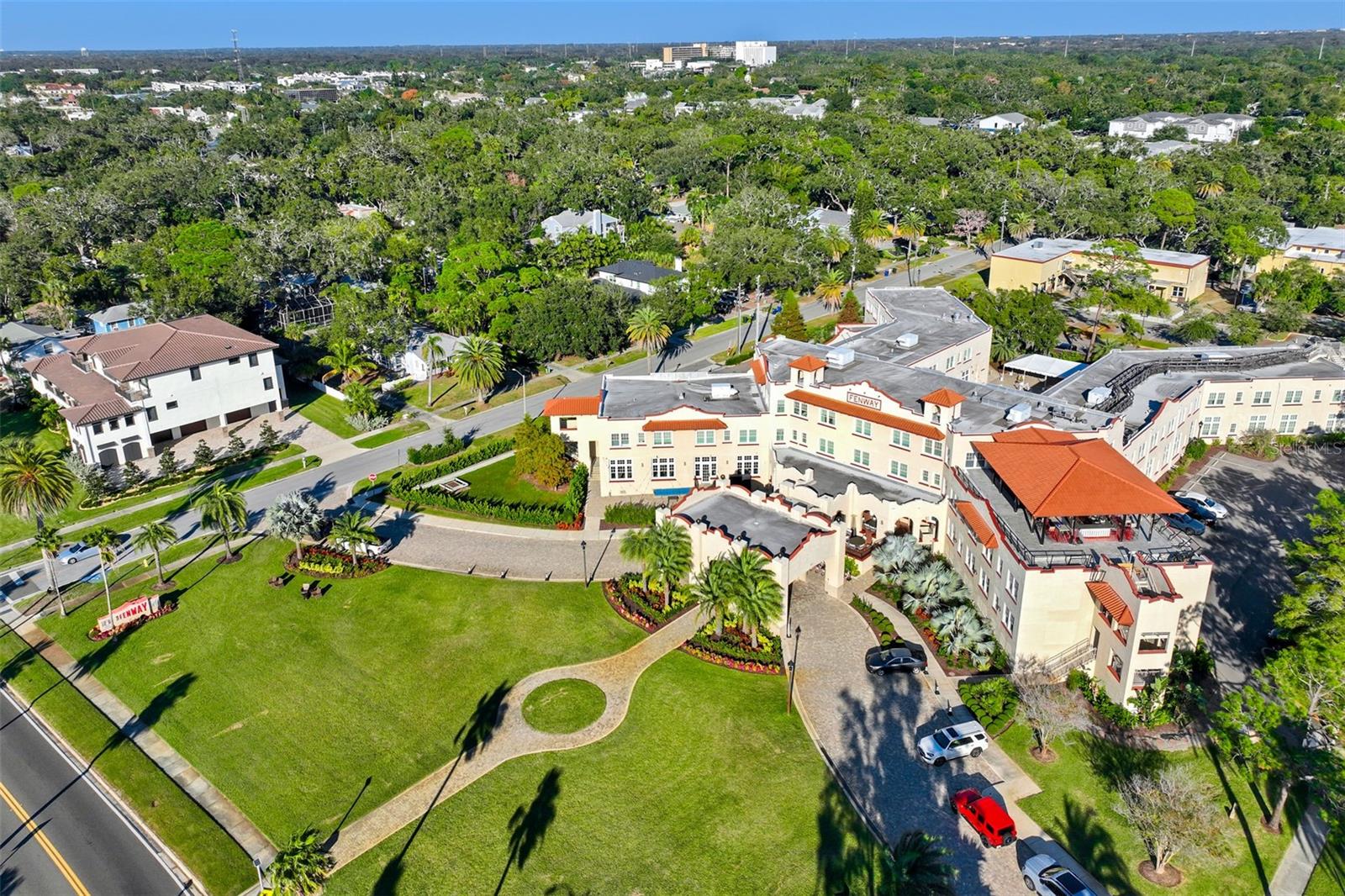 Listing photo id 38 for 1792 Overbrook Avenue