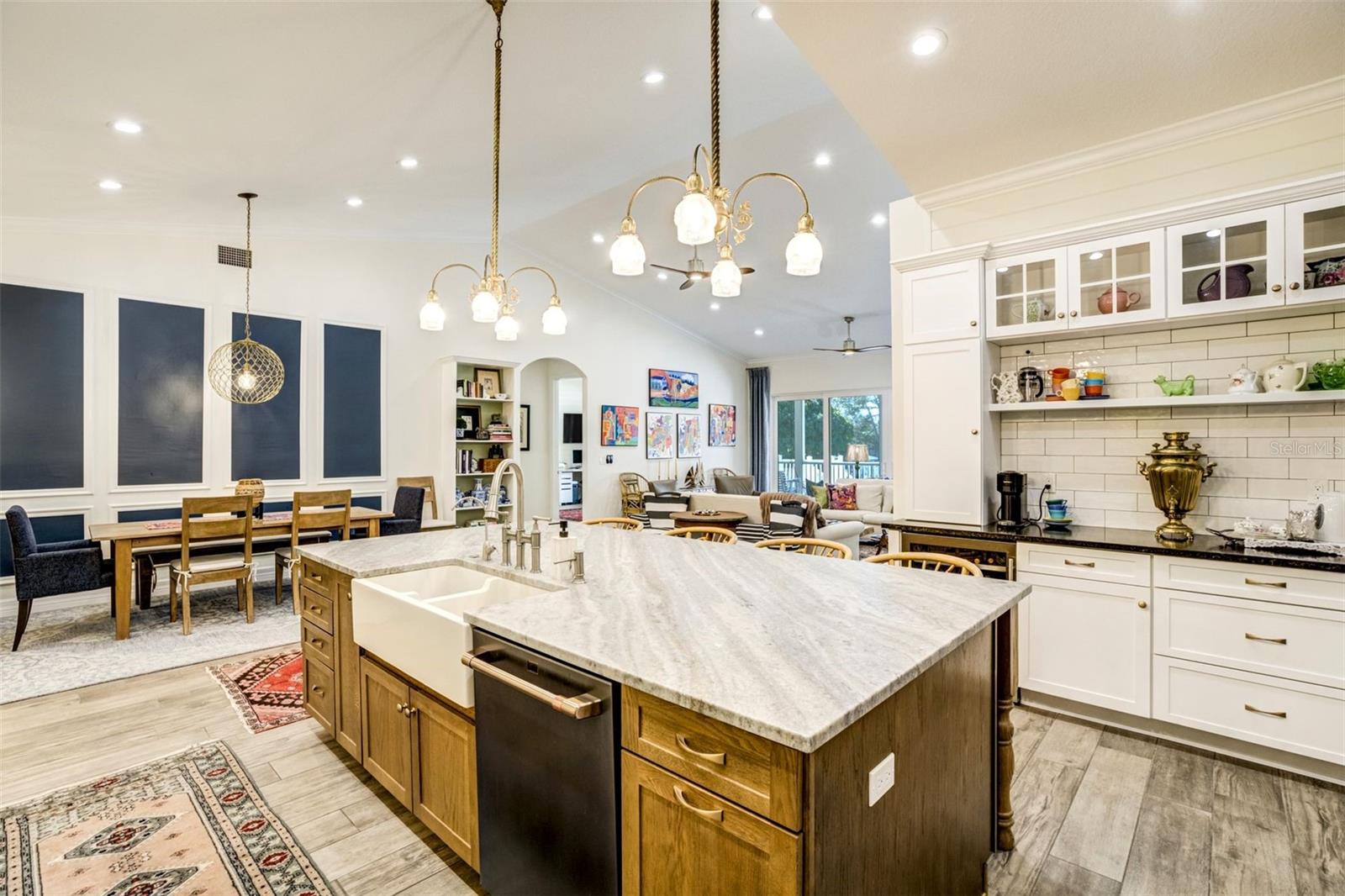 Listing photo id 6 for 1792 Overbrook Avenue