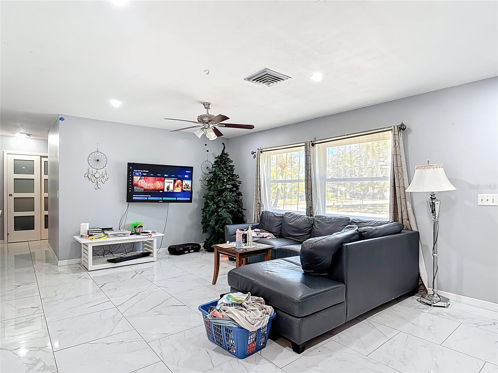 Image 4 of 42 For 1144 Pineland Avenue