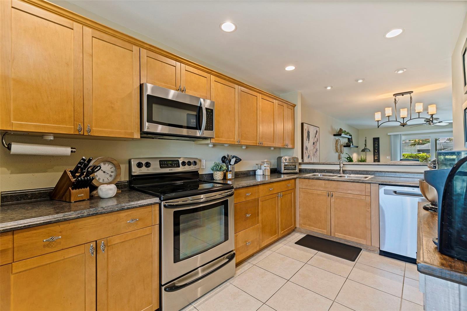 Image 10 of 39 For 405 Cordova Green