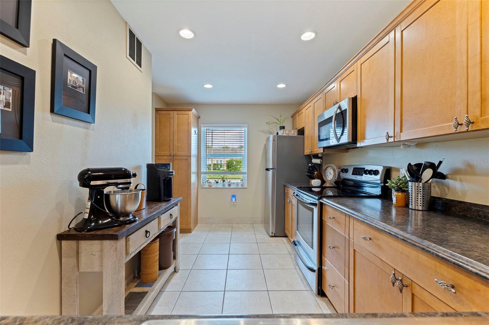 Image 11 of 39 For 405 Cordova Green