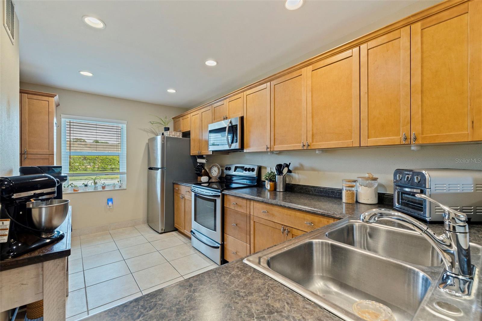 Image 12 of 39 For 405 Cordova Green