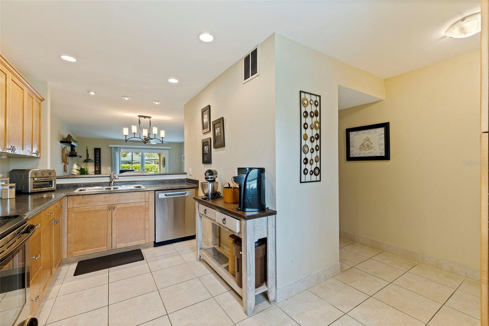 Image 13 of 39 For 405 Cordova Green