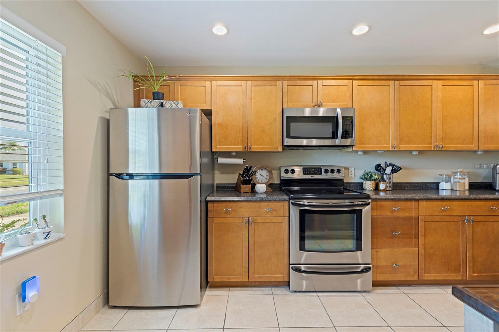 Image 14 of 39 For 405 Cordova Green