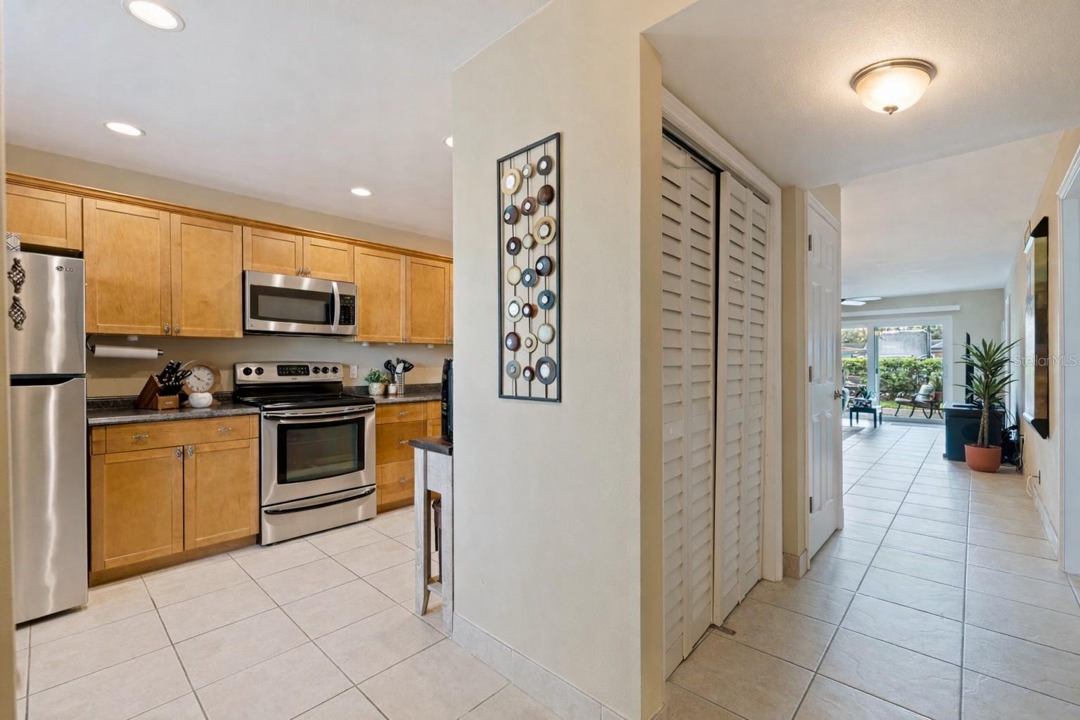 Image 15 of 39 For 405 Cordova Green