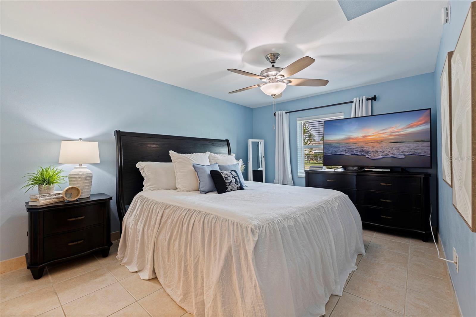 Image 16 of 39 For 405 Cordova Green