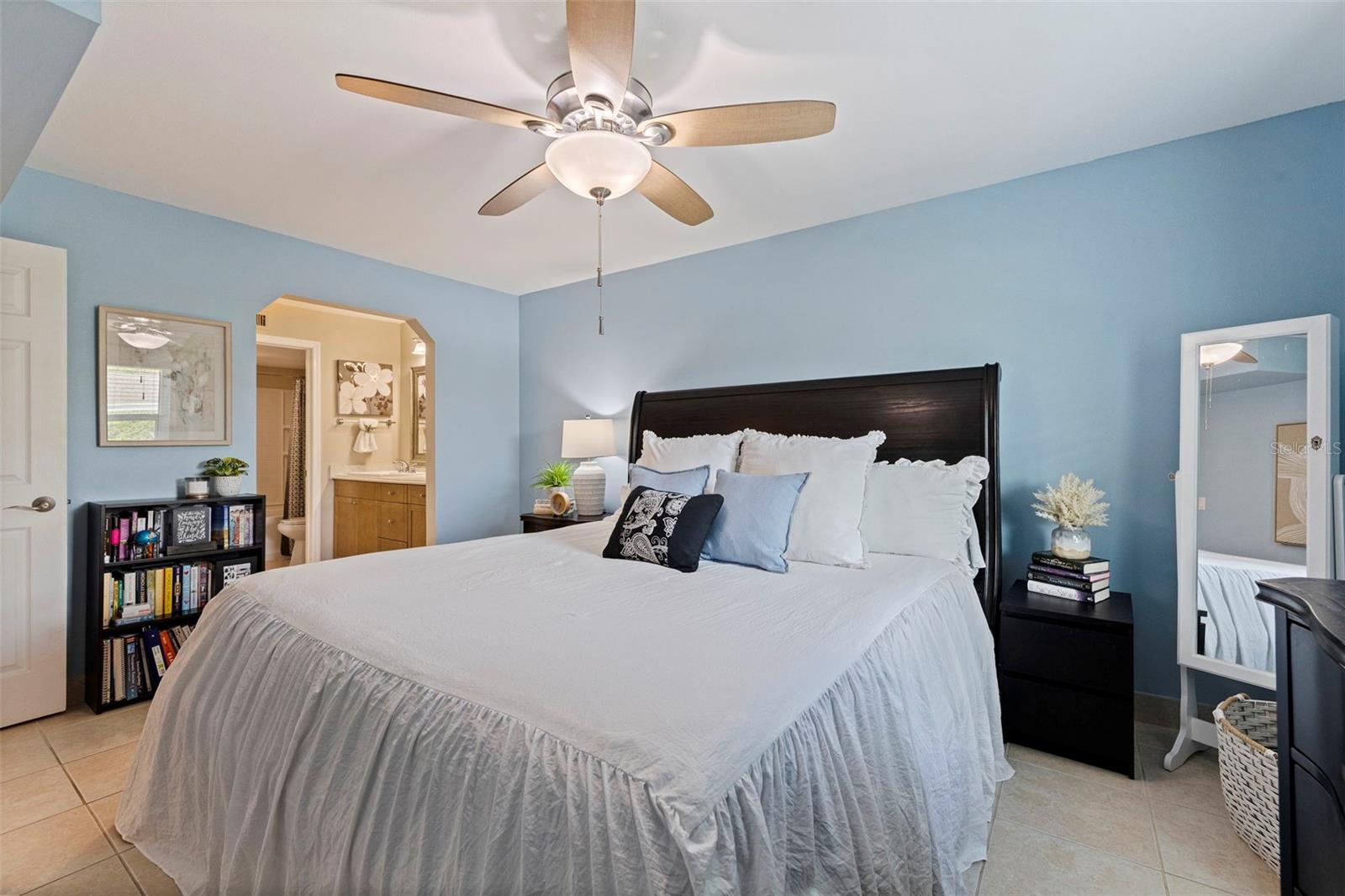 Image 17 of 39 For 405 Cordova Green