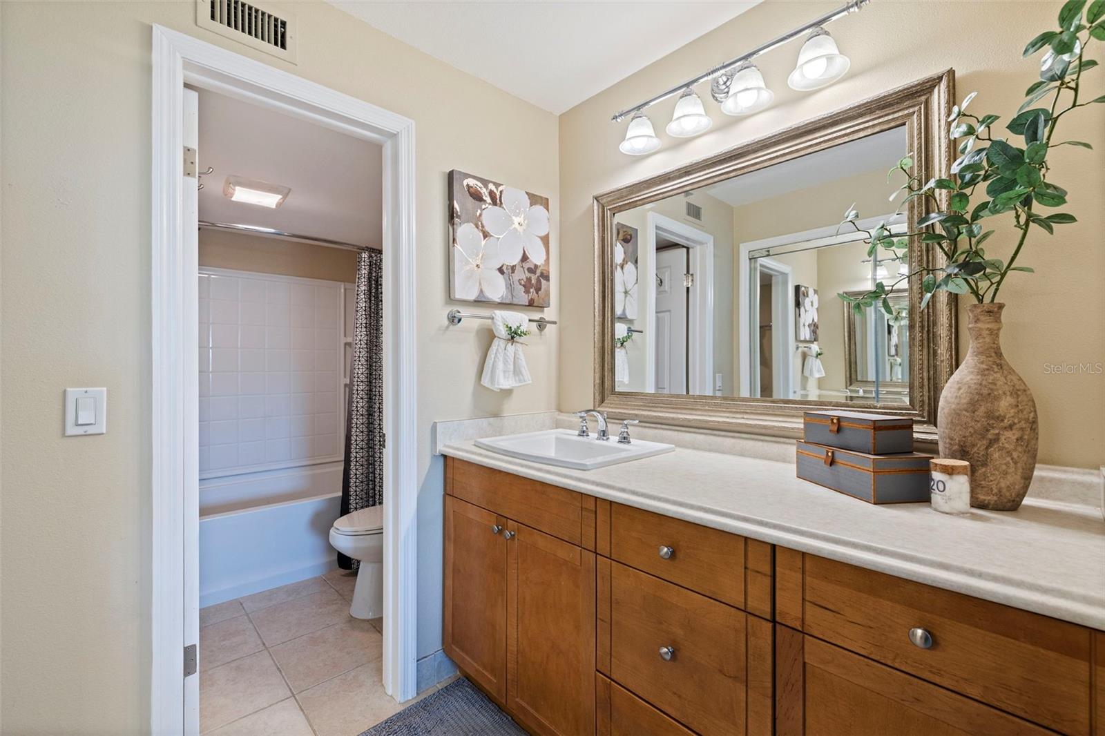 Image 18 of 39 For 405 Cordova Green