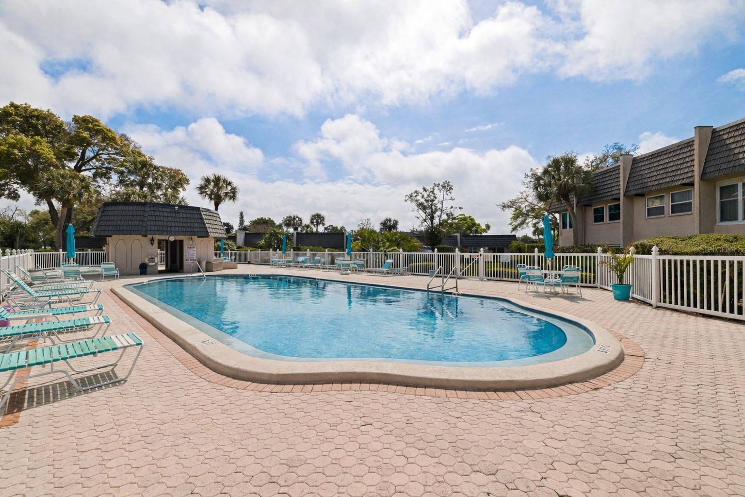 Image 28 of 39 For 405 Cordova Green