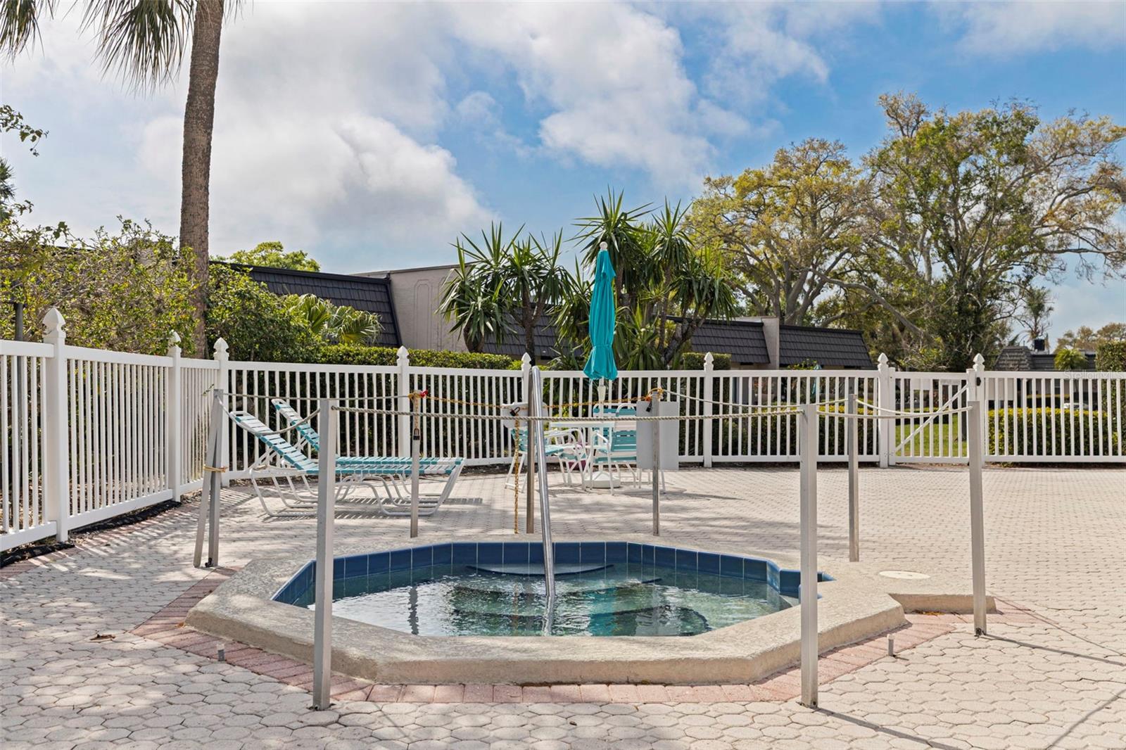 Image 29 of 39 For 405 Cordova Green