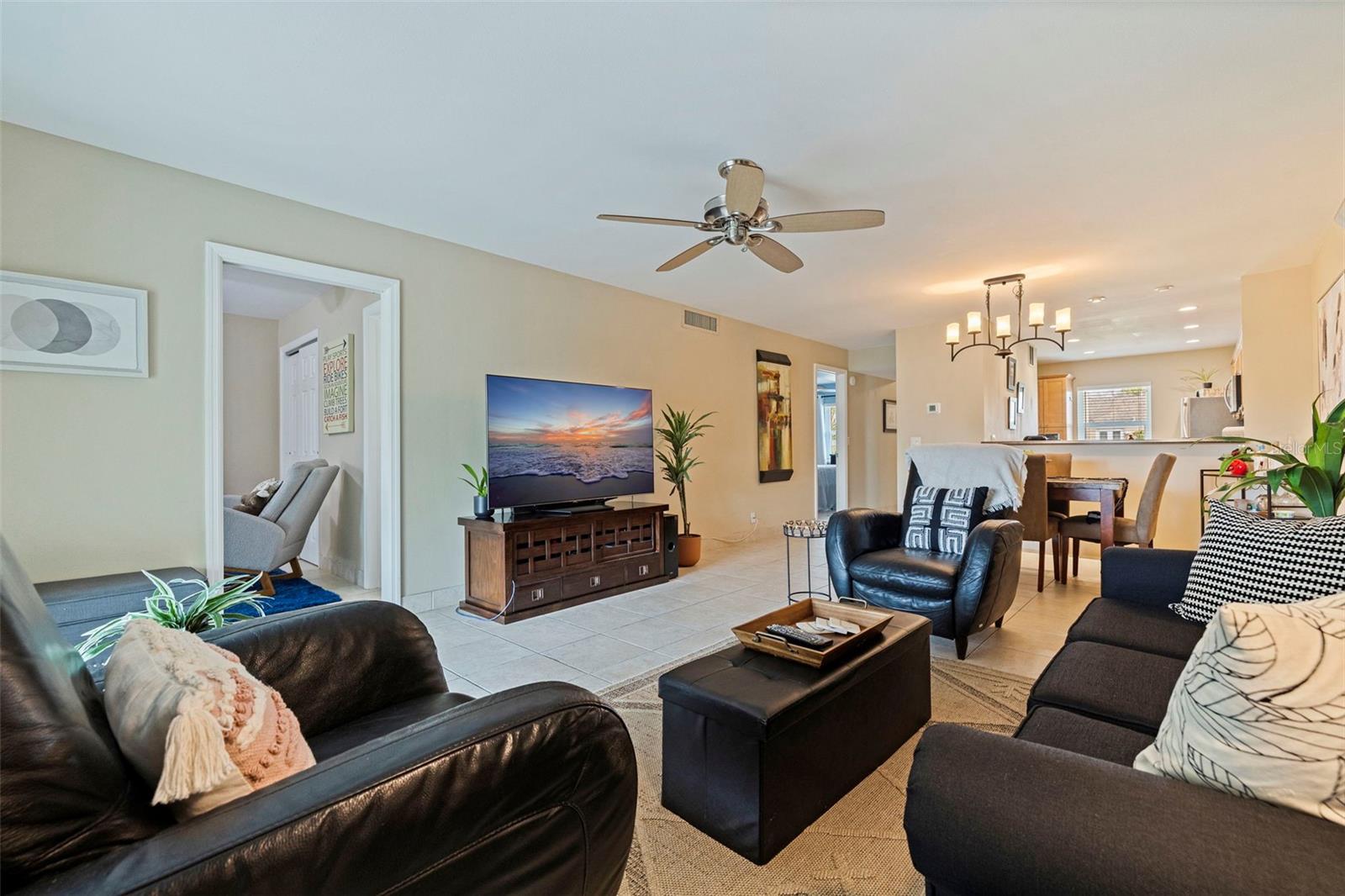 Image 3 of 39 For 405 Cordova Green